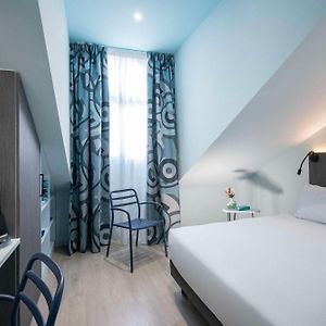 Zimmer mit Queensize-Bett im Dachgeschoss